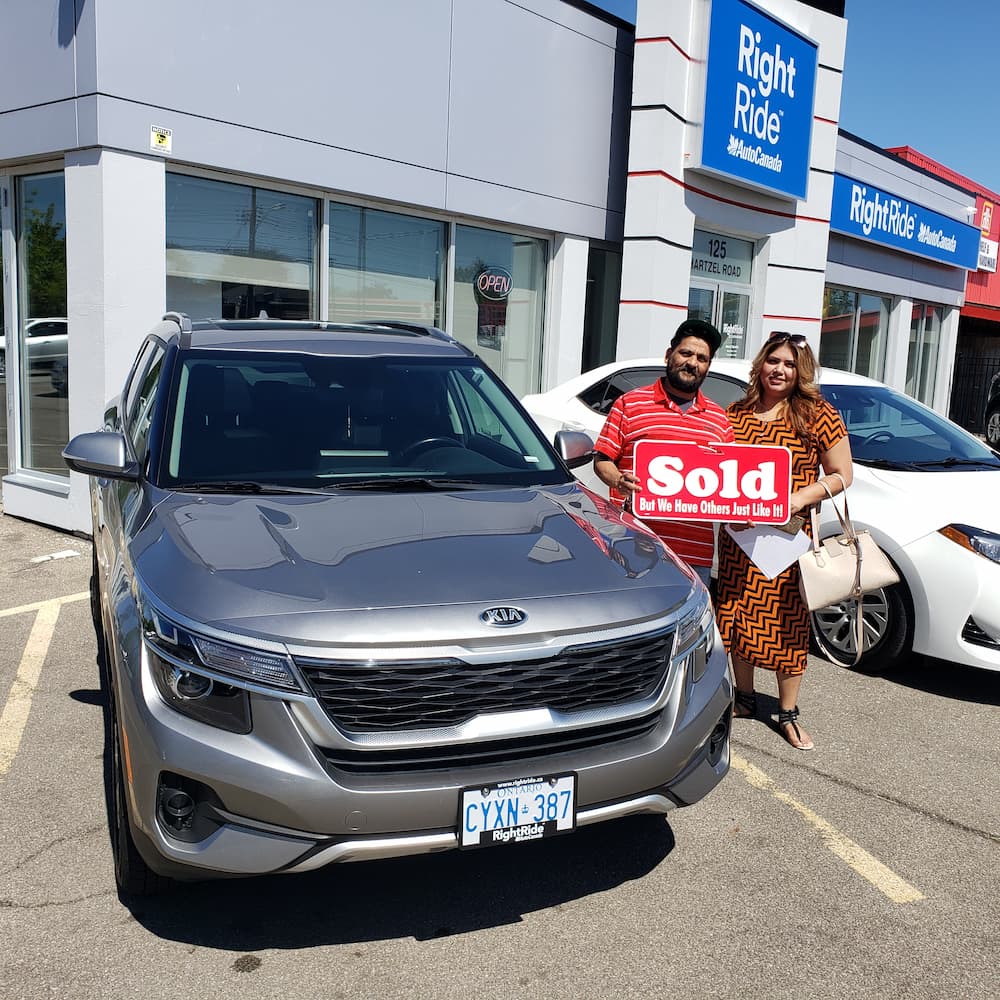 Image of a happy RightRide couple that just bought a vehicle from RightRide