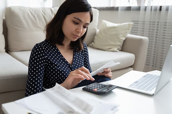Image of a woman accessing her financial situation.